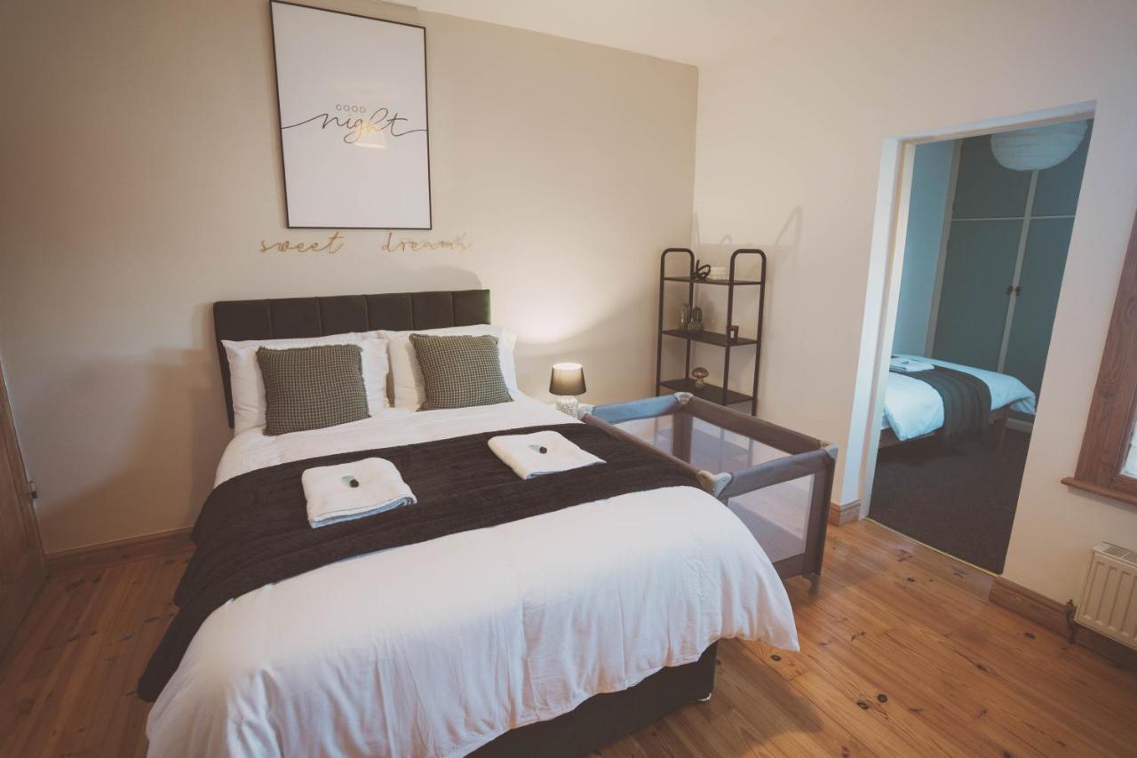 Cosy 5Bed 2Bath Well Equipped House In Coventry City Near Amenties Makes Great Digs, Wi-Fi, On Street Parking, Smart Tvs In Rooms, Coop Shop 2Mins Walk Exterior photo